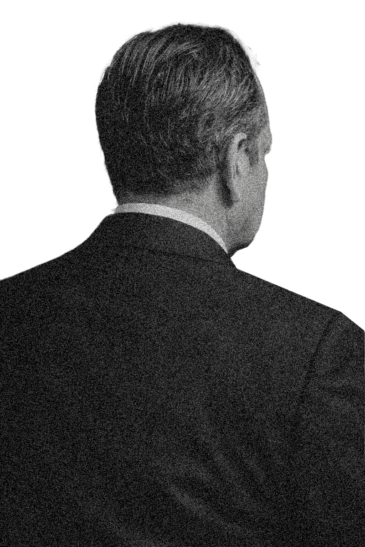 Don Belisario de espaldas · mirando al horizonte